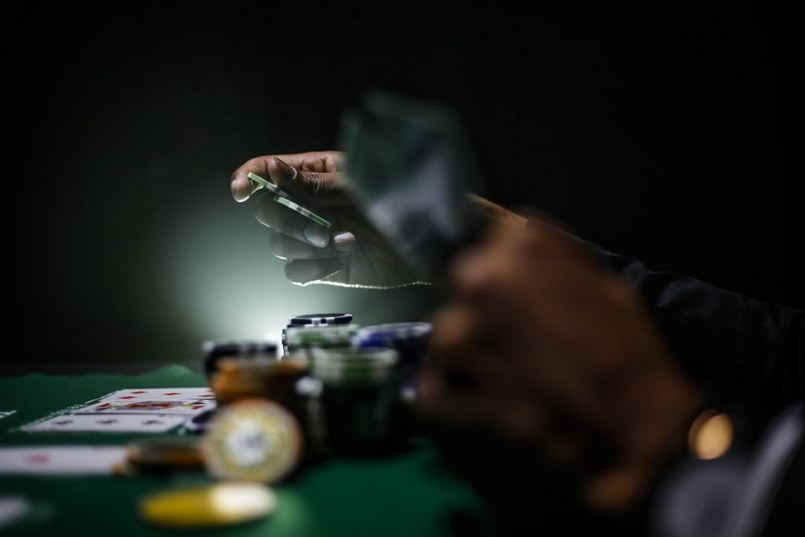 Bluff trong Poker là gì